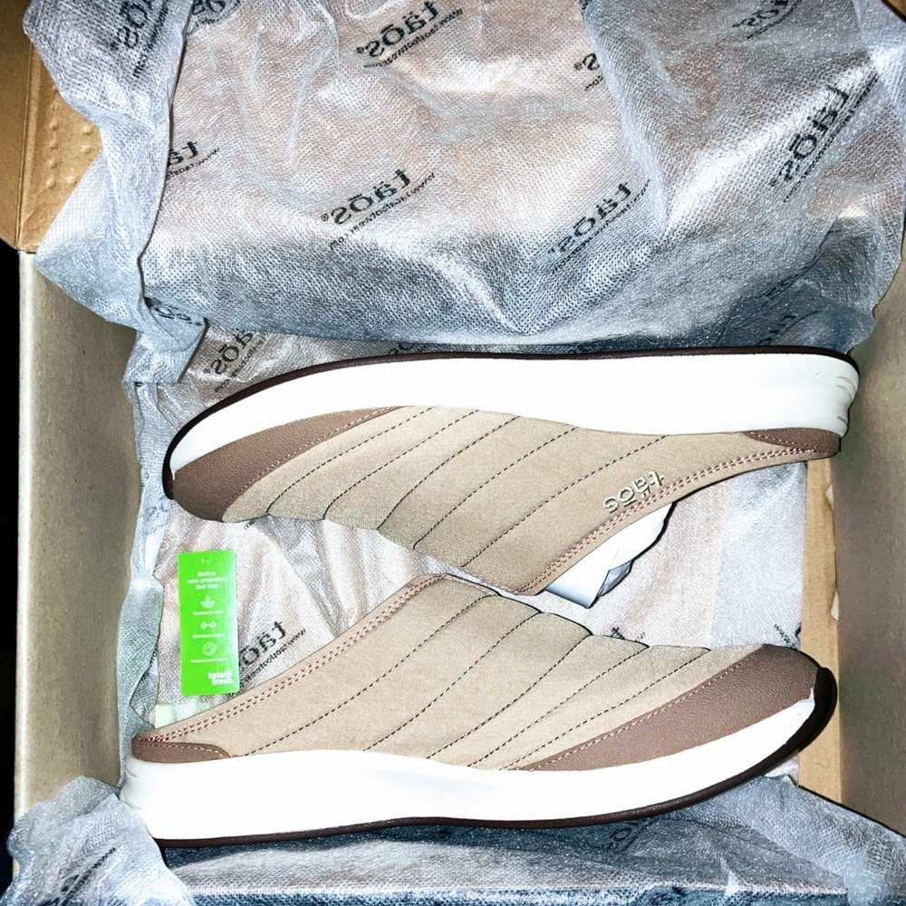 New Women’s taos Slides Tan/Rosette size 10